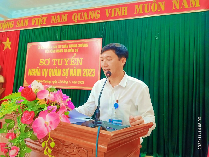 Đồng chí Tưởng Đăng Hào, PBT Đảng ủy, Chủ tịch UBND, Chủ tịch Hội đồng NVQS thị trấn khai mạc buổi sơ khám .